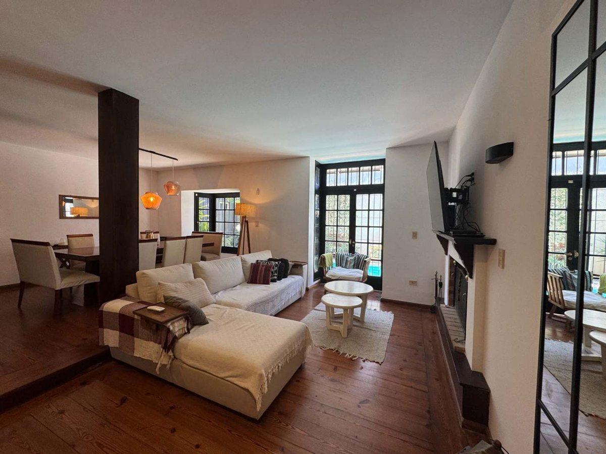 Foto de Casa en Barrio Gudalupe con patio y pileta, imagen 1