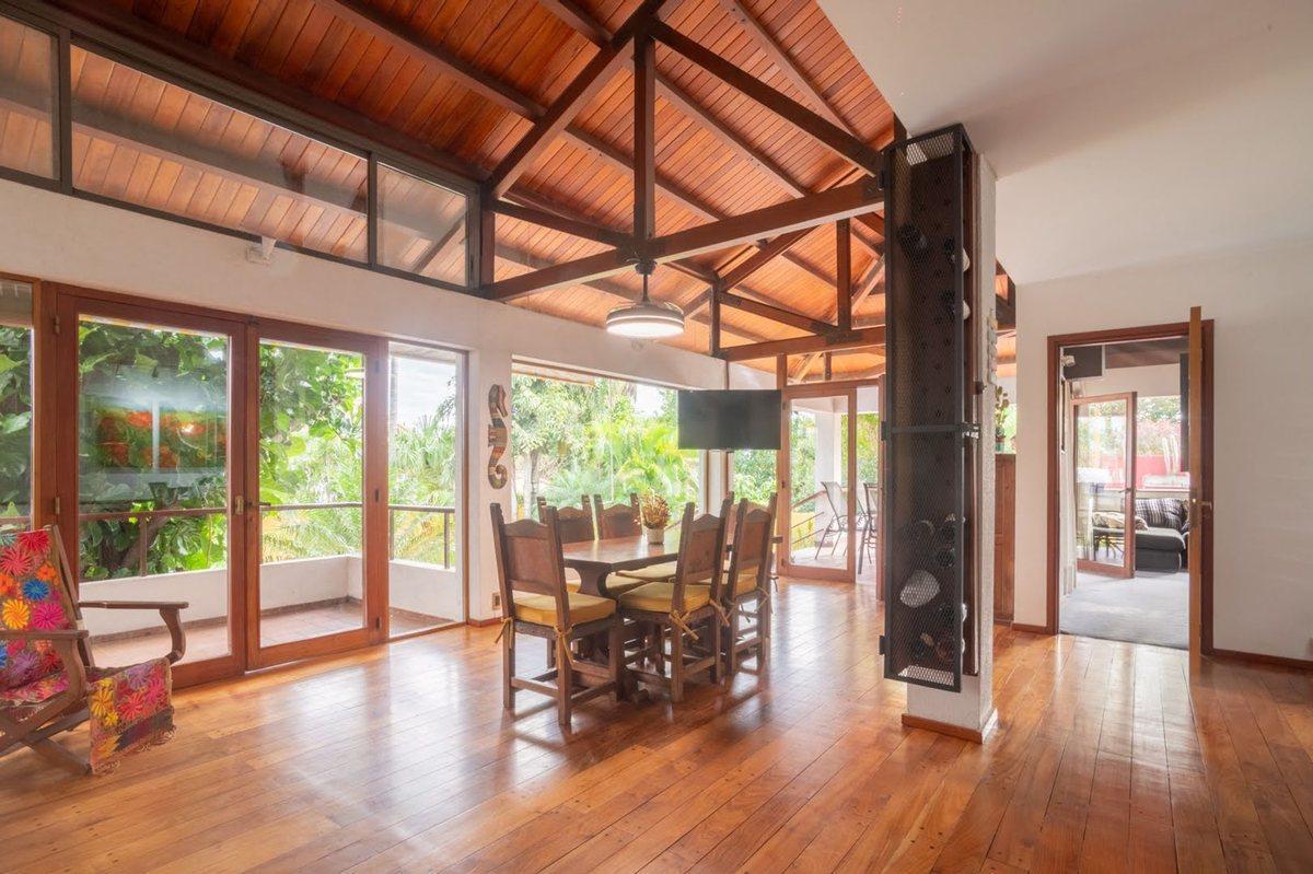 Foto de Casa única a la venta sobre la Costanera!, imagen 2