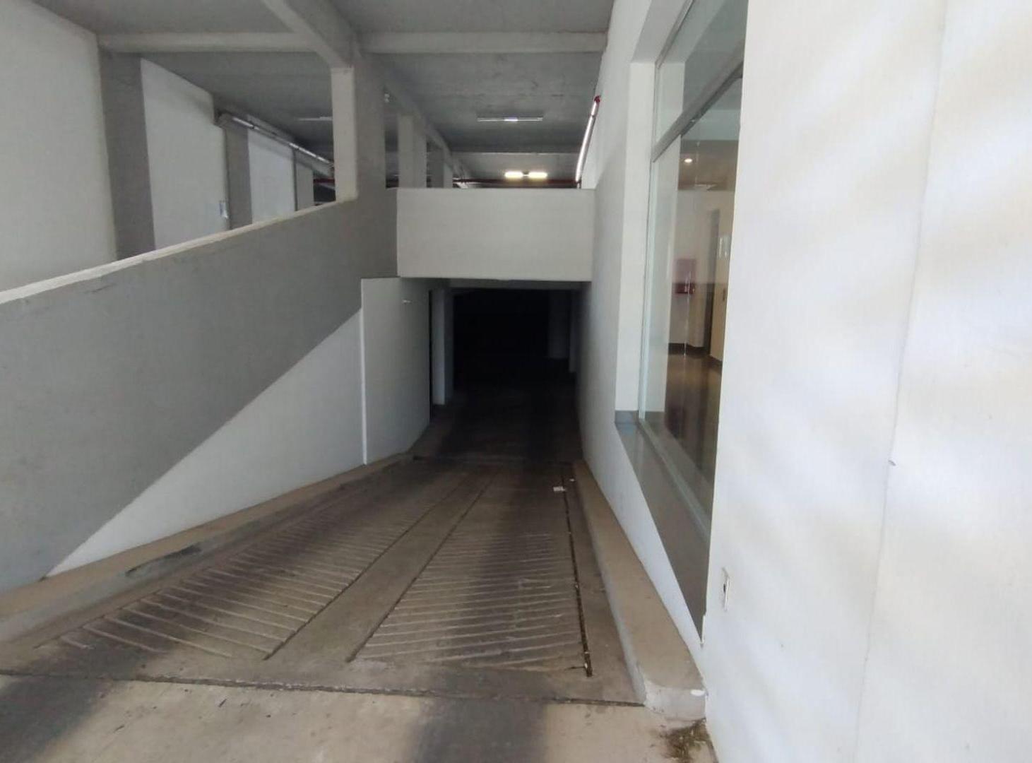 Foto de Venta cochera cubierta Edif Pilay 67 Barrio Sur, imagen 4