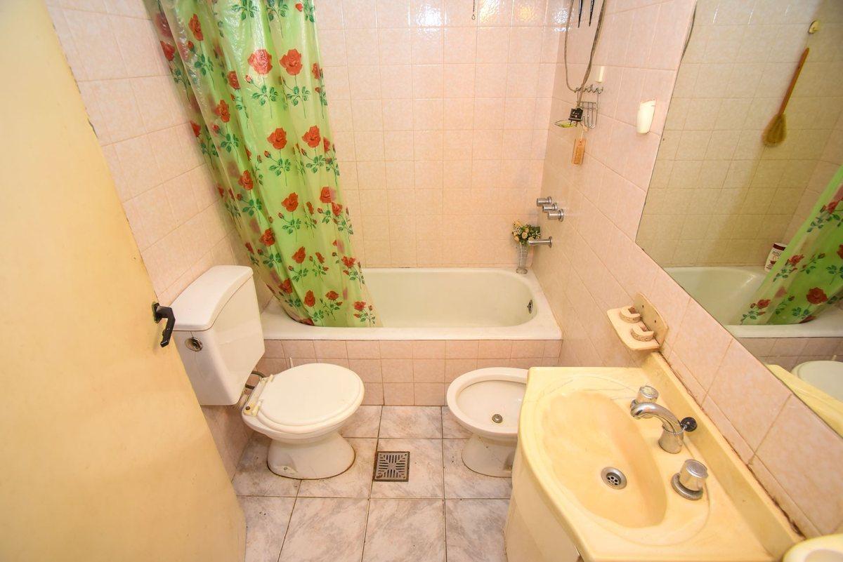 Foto de CASA EN VENTA ,ZONA SUR A METROS DE AV. FREYRE., imagen 4