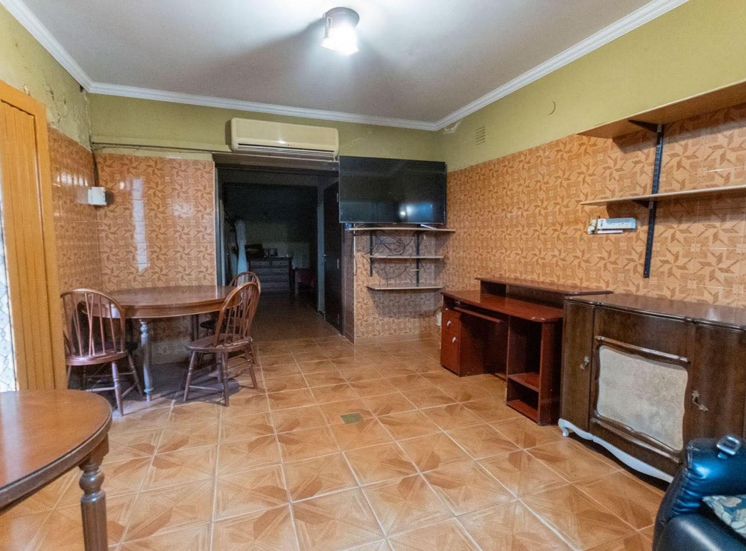 Foto de Gran inmueble con 2 locales comerciales y vivienda, imagen 4
