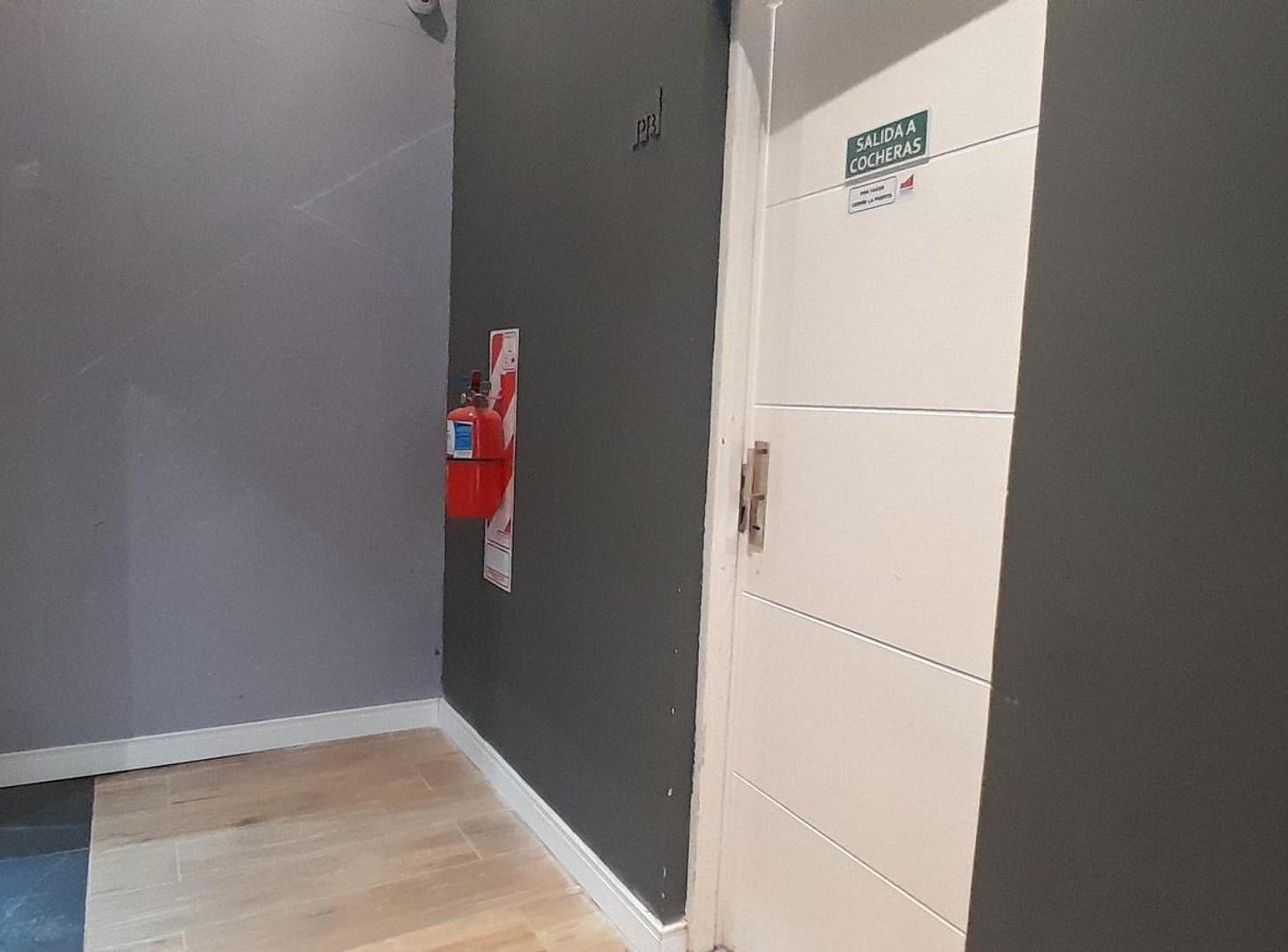 Foto de VENTA COCHERA PLANTA BAJA ENTRE BV A ESTRENAR, imagen 3