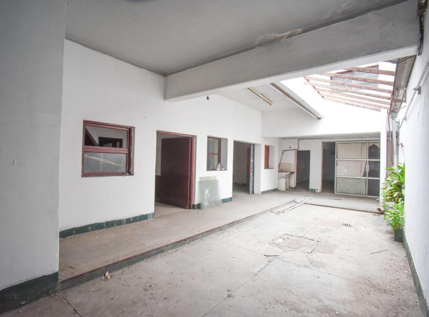 Foto de INCREIBLE PROPIEDAD DE 905M2 CENTRO DE SANTA FE, imagen 4