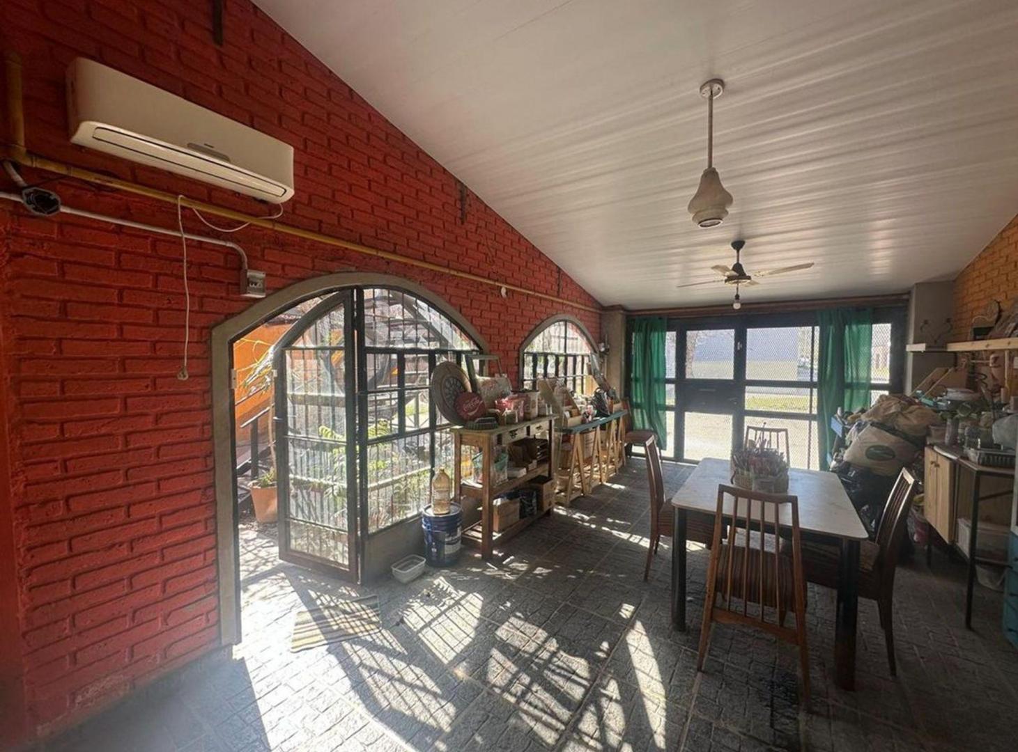 Foto de Propiedad Multifuncional con Potencial Comercial, imagen 1