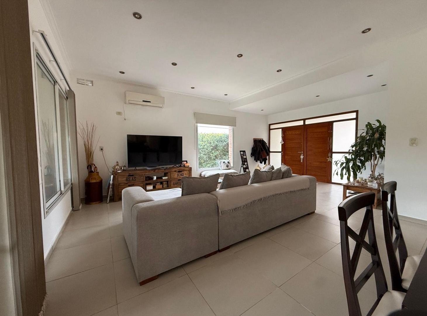 Foto de ¡¡ CASA IMPERDIBLE EN AIRES DEL LLANO !!, imagen 2