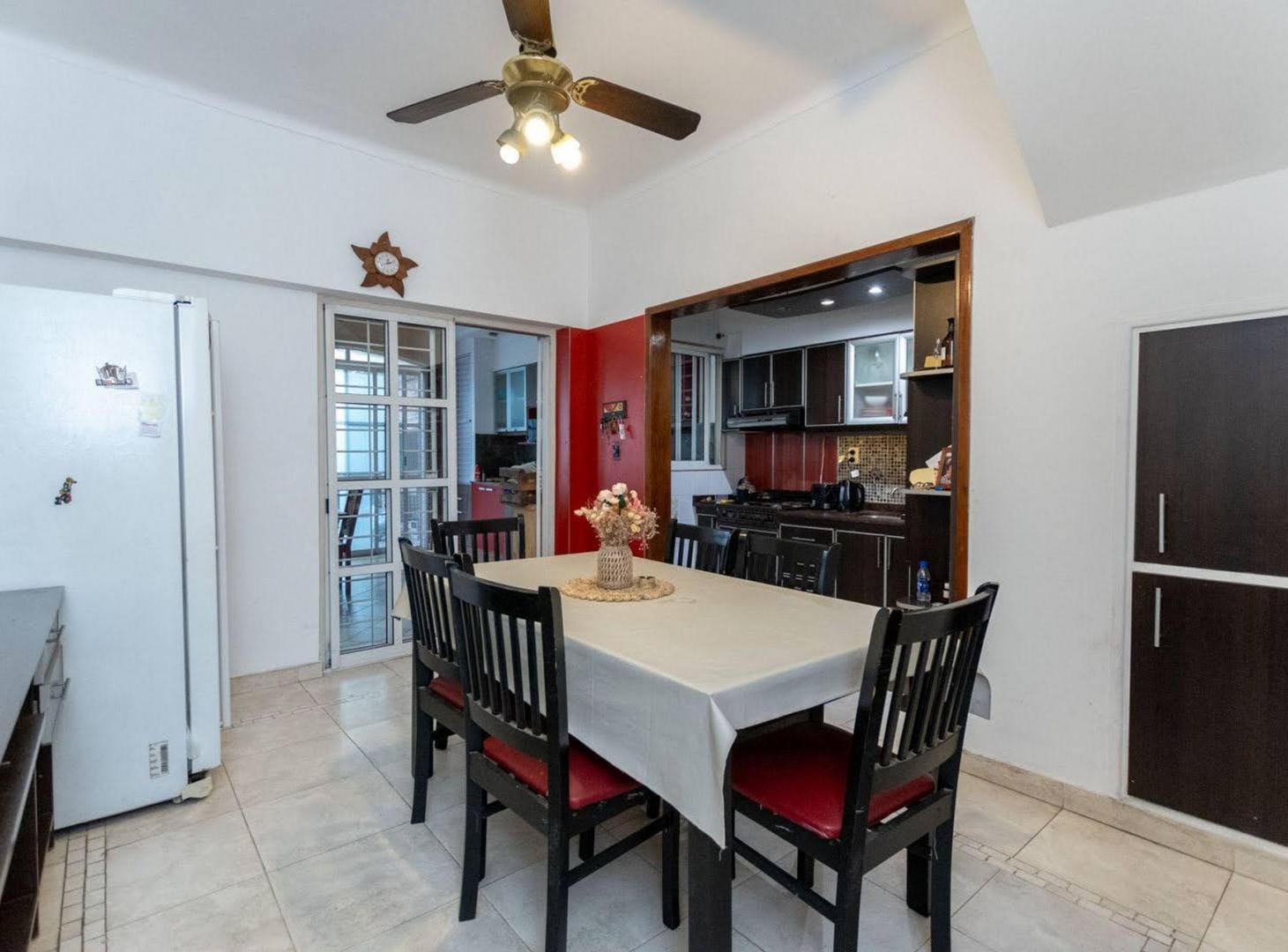 Foto de VENTA CASA PRINCIPAL Y SEGUNDA CASA CON PILETA, imagen 2