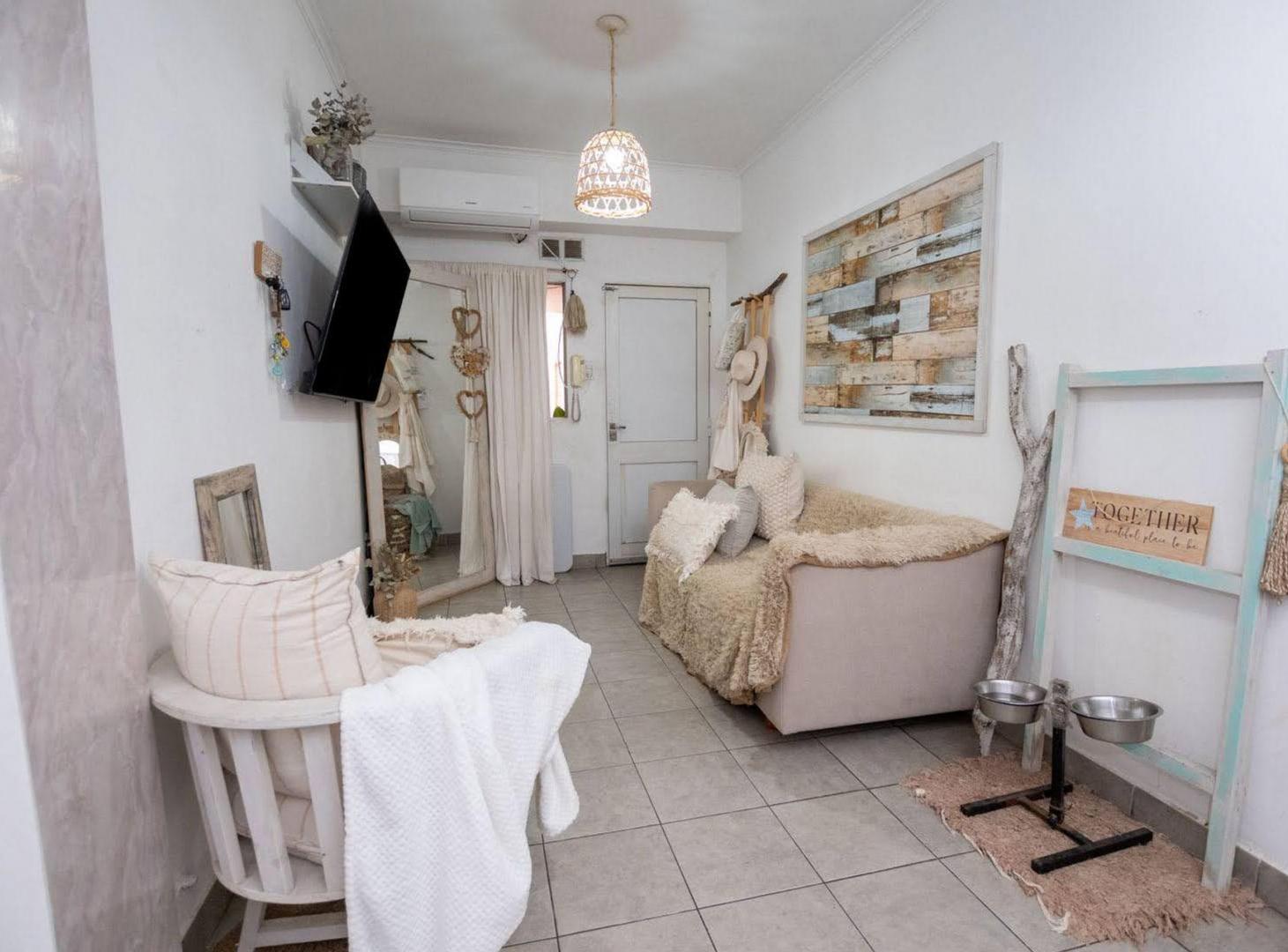 Foto de Departamento dos dormitorios, cochera, Sur, patio, imagen 2