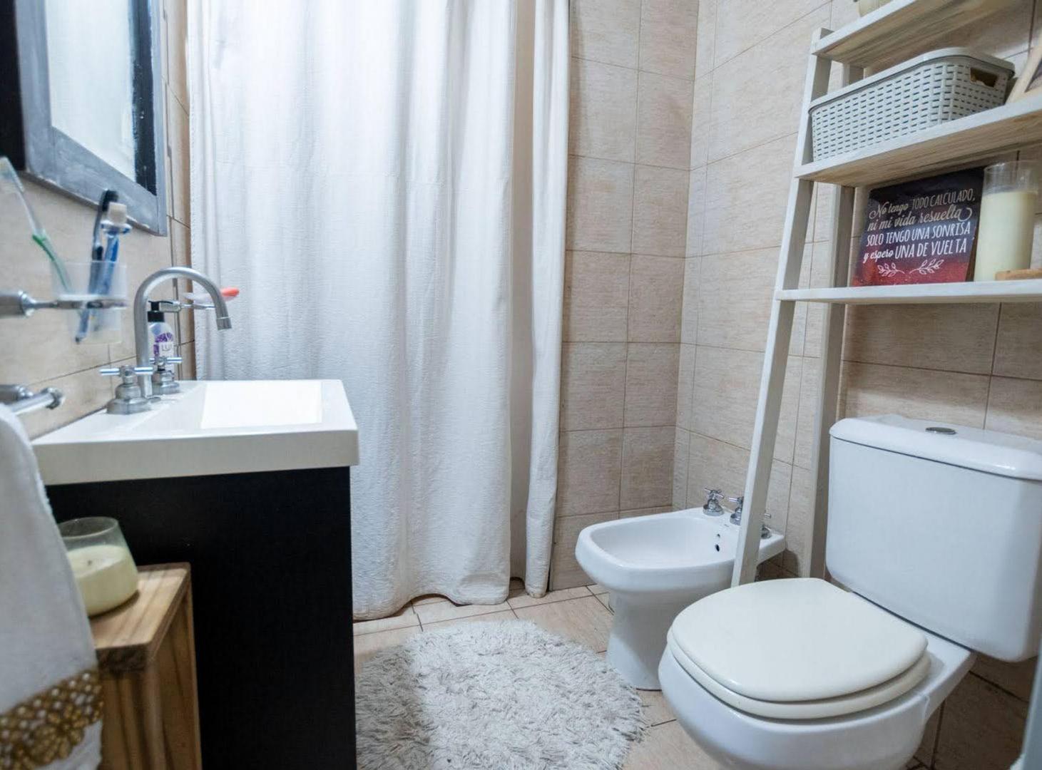 Foto de Departamento dos dormitorios, cochera, Sur, patio, imagen 5