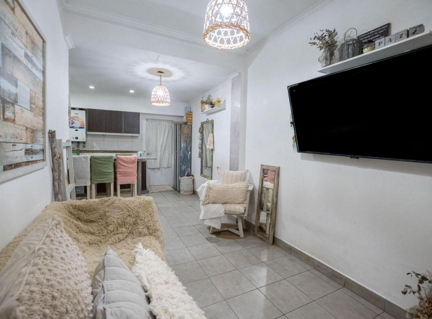 Foto de Departamento dos dormitorios, cochera, Sur, patio, imagen 1