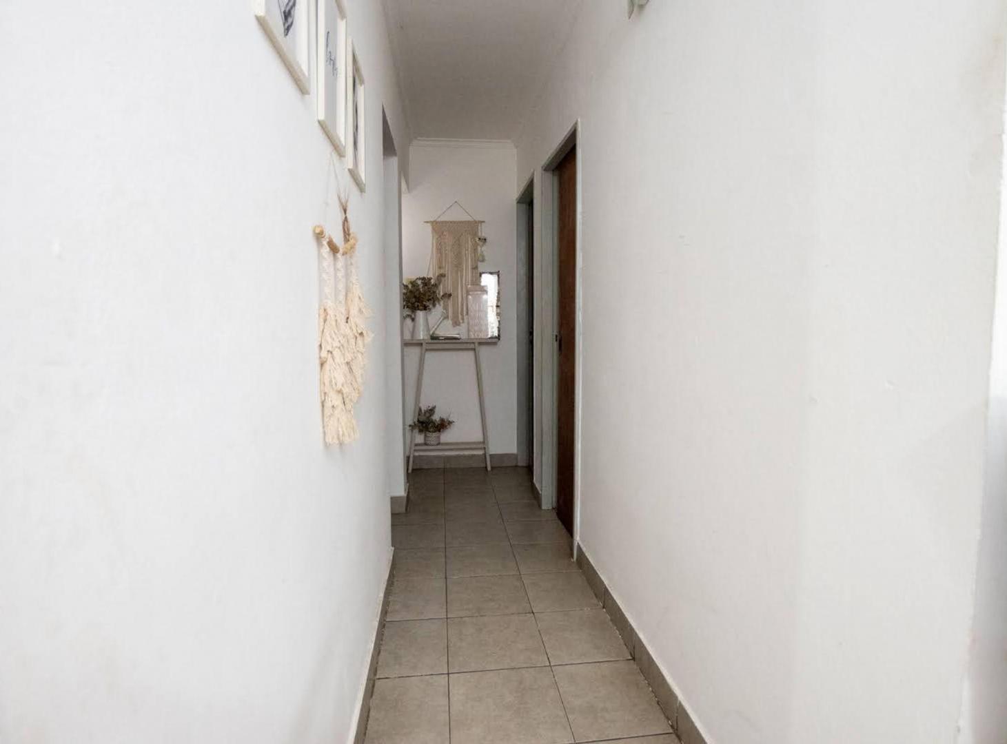 Foto de Departamento dos dormitorios, cochera, Sur, patio, imagen 3