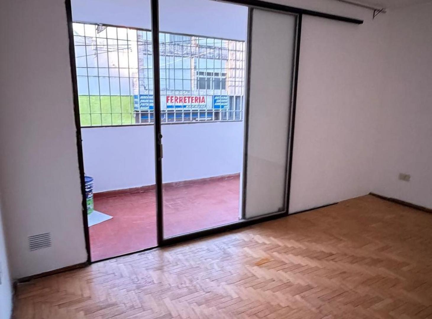 Foto de VENTA DEPARTAMENTO 2 DORM. CON COCHERA ZONA CENTR0, imagen 5