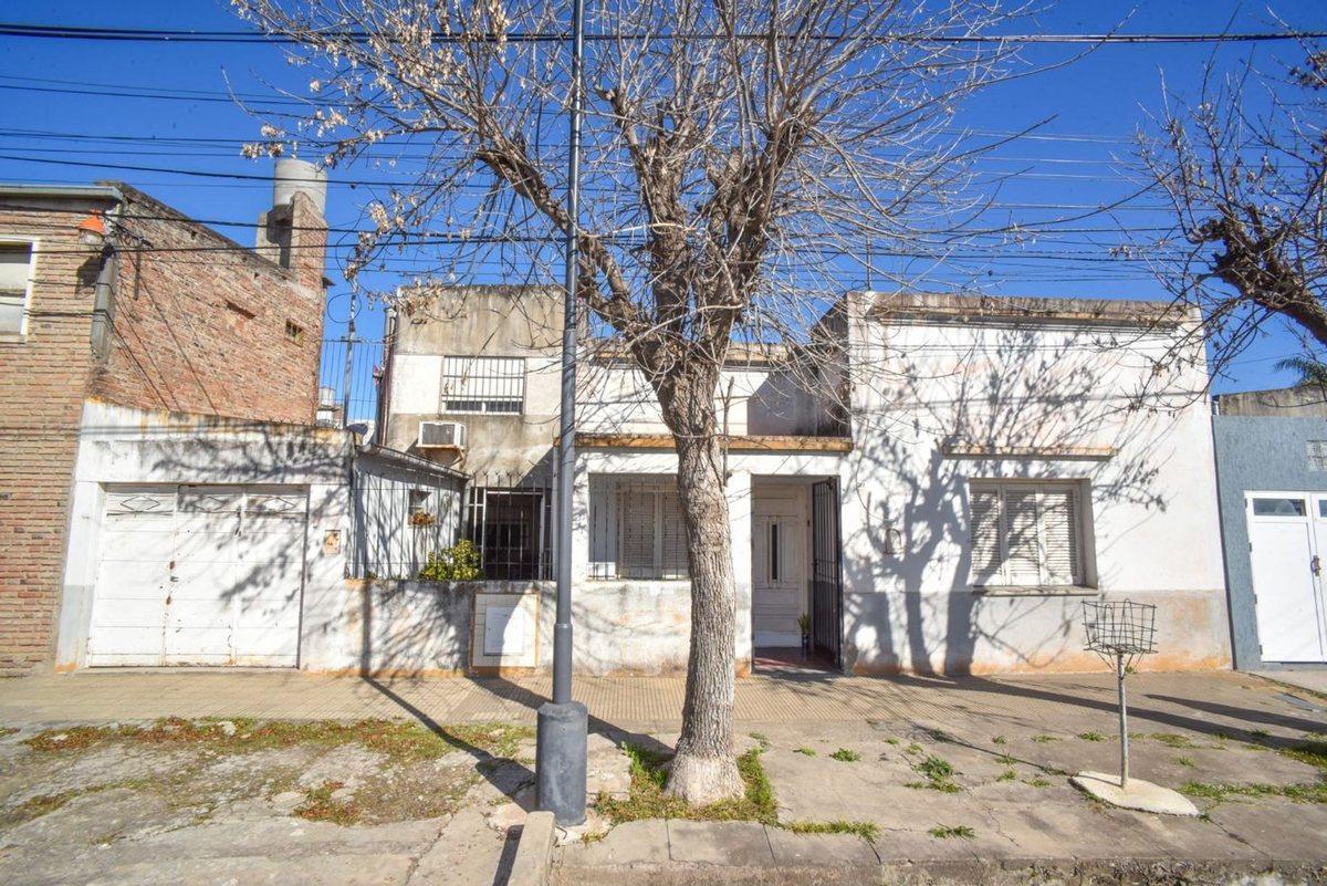 Foto de Casa al frente y Dpto. en z/ Comercial Blas Parera, imagen 1