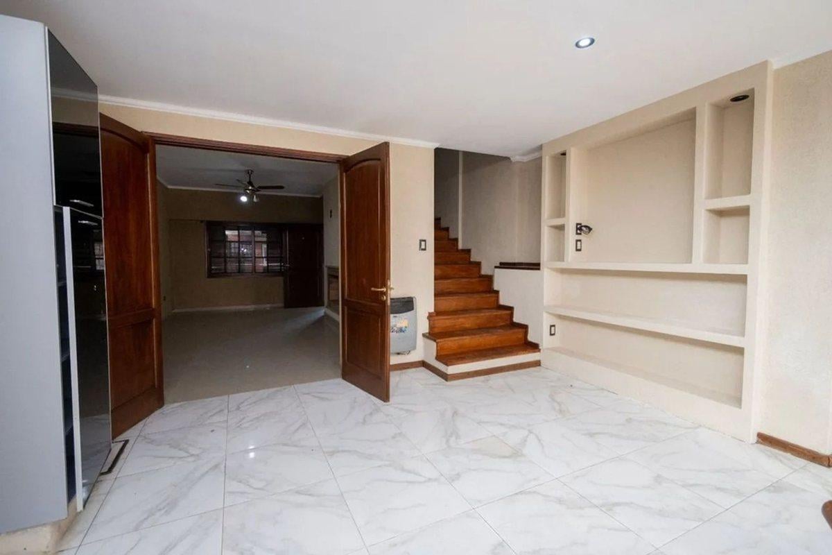 Foto de CASA EXCLUSIVA CON PILETA EN 7 JEFES, imagen 4