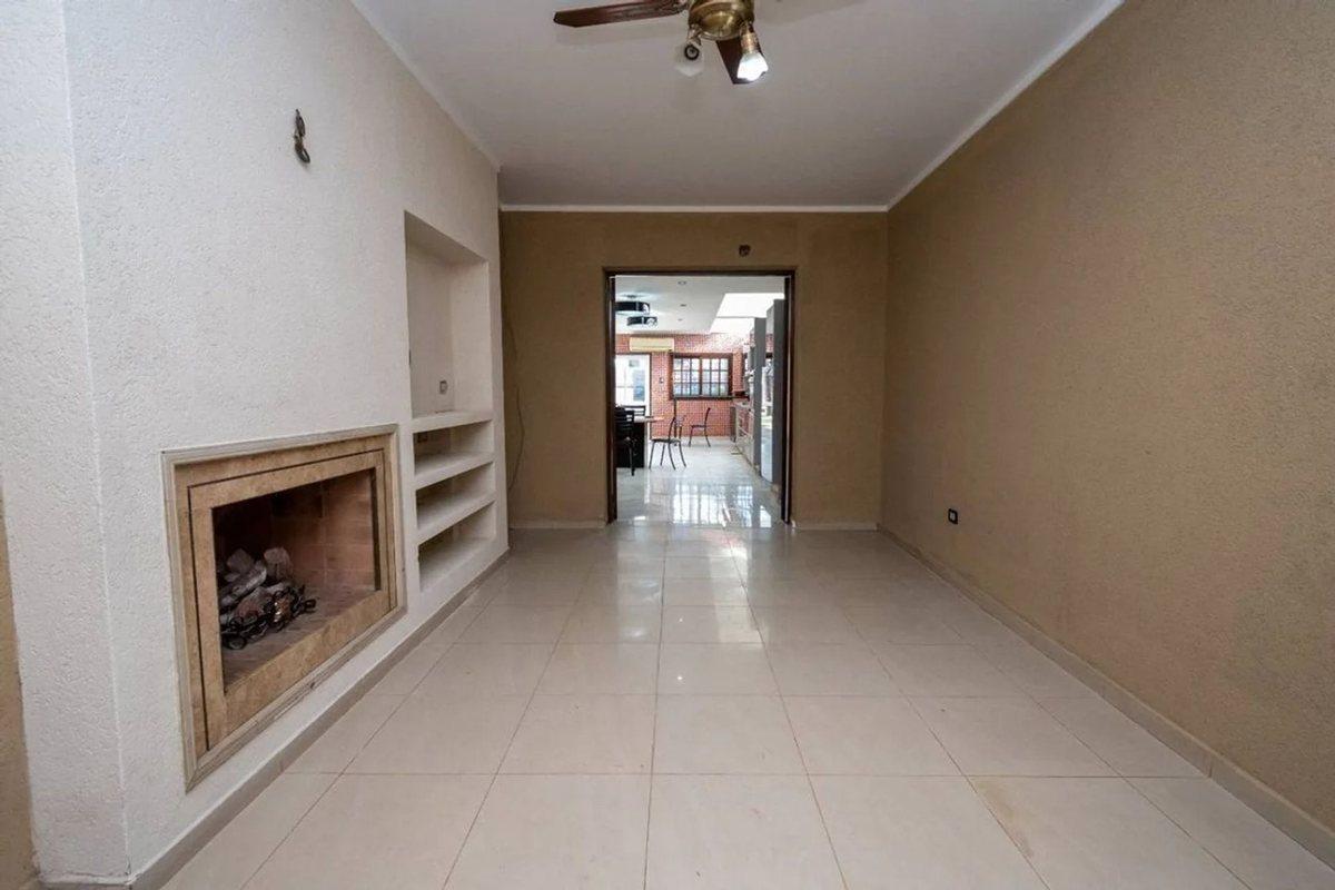 Foto de CASA EXCLUSIVA CON PILETA EN 7 JEFES, imagen 2