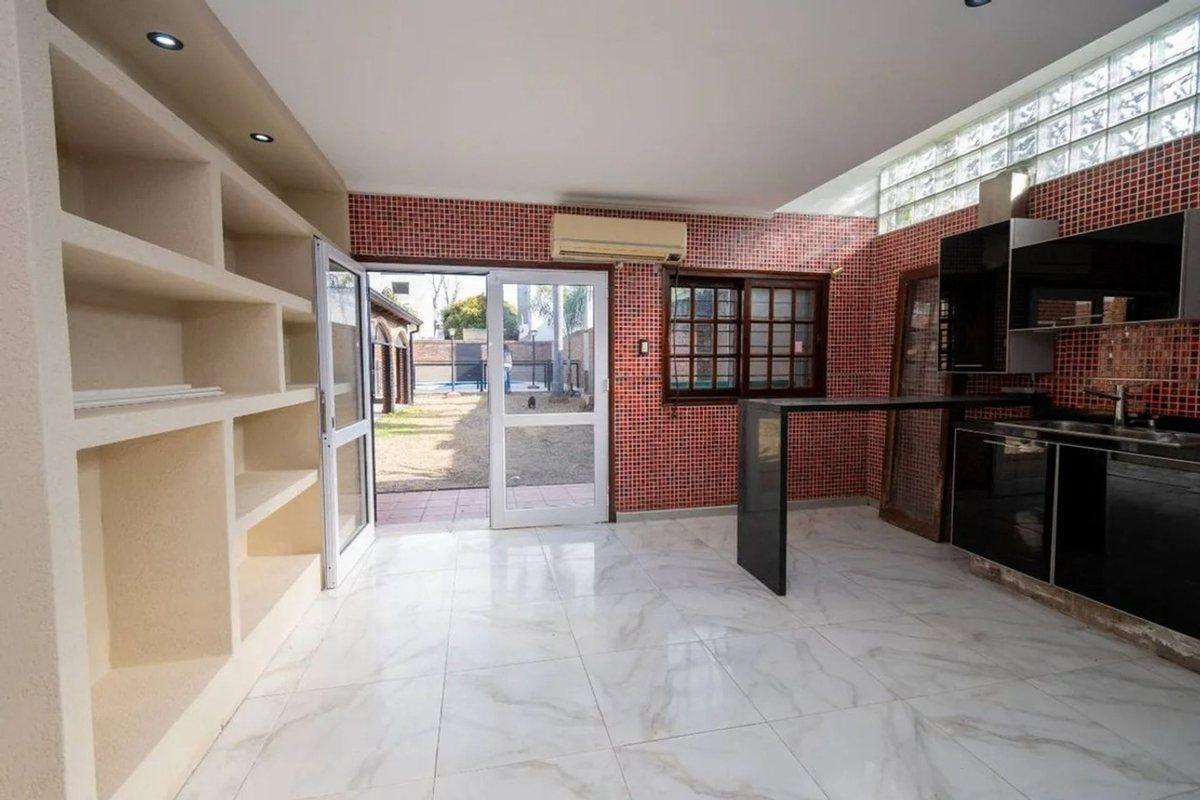 Foto de CASA EXCLUSIVA CON PILETA EN 7 JEFES, imagen 5