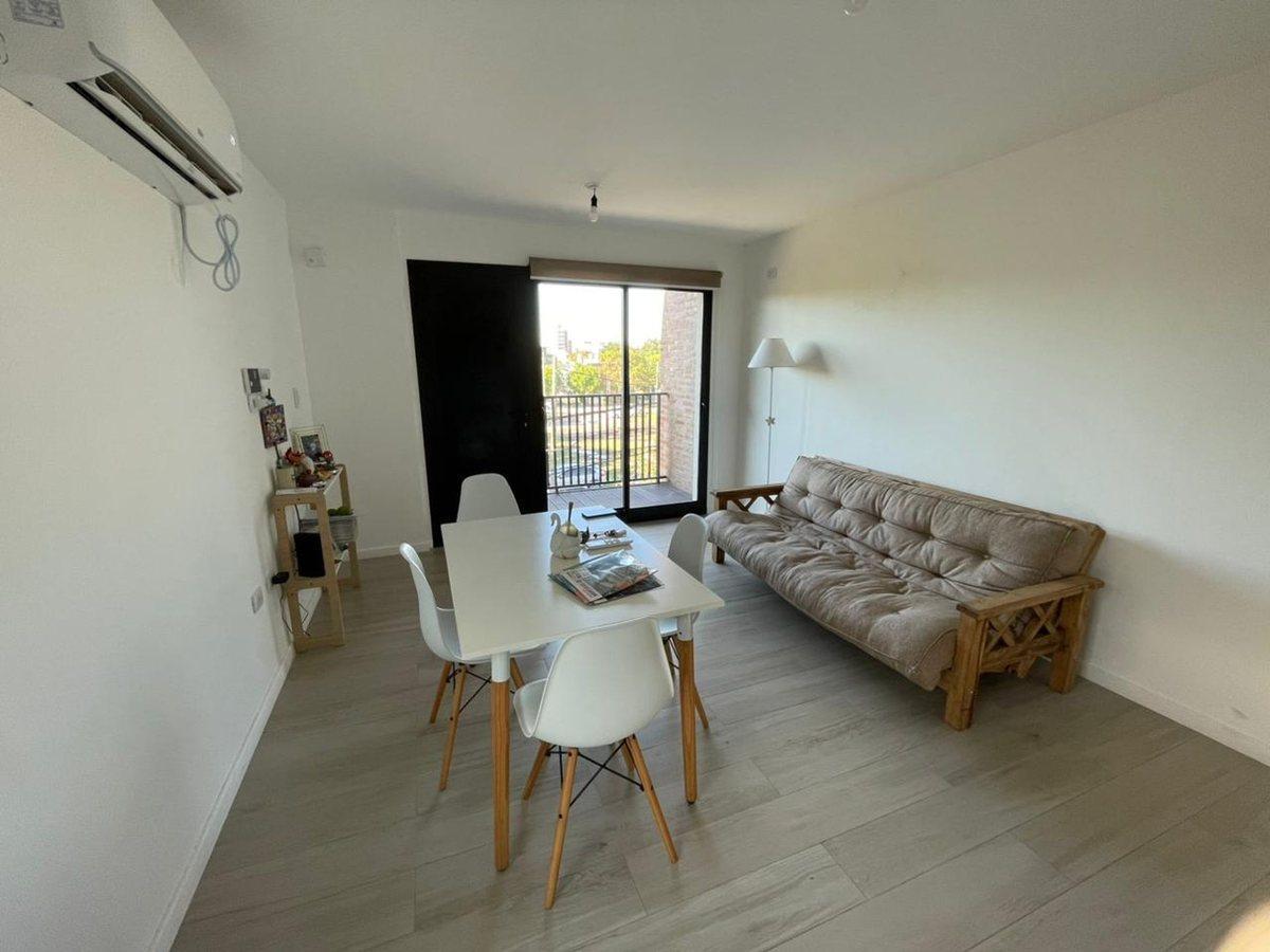 Foto de VENTA DEPARTAMENTO SEMIAMOBLADO, imagen 3