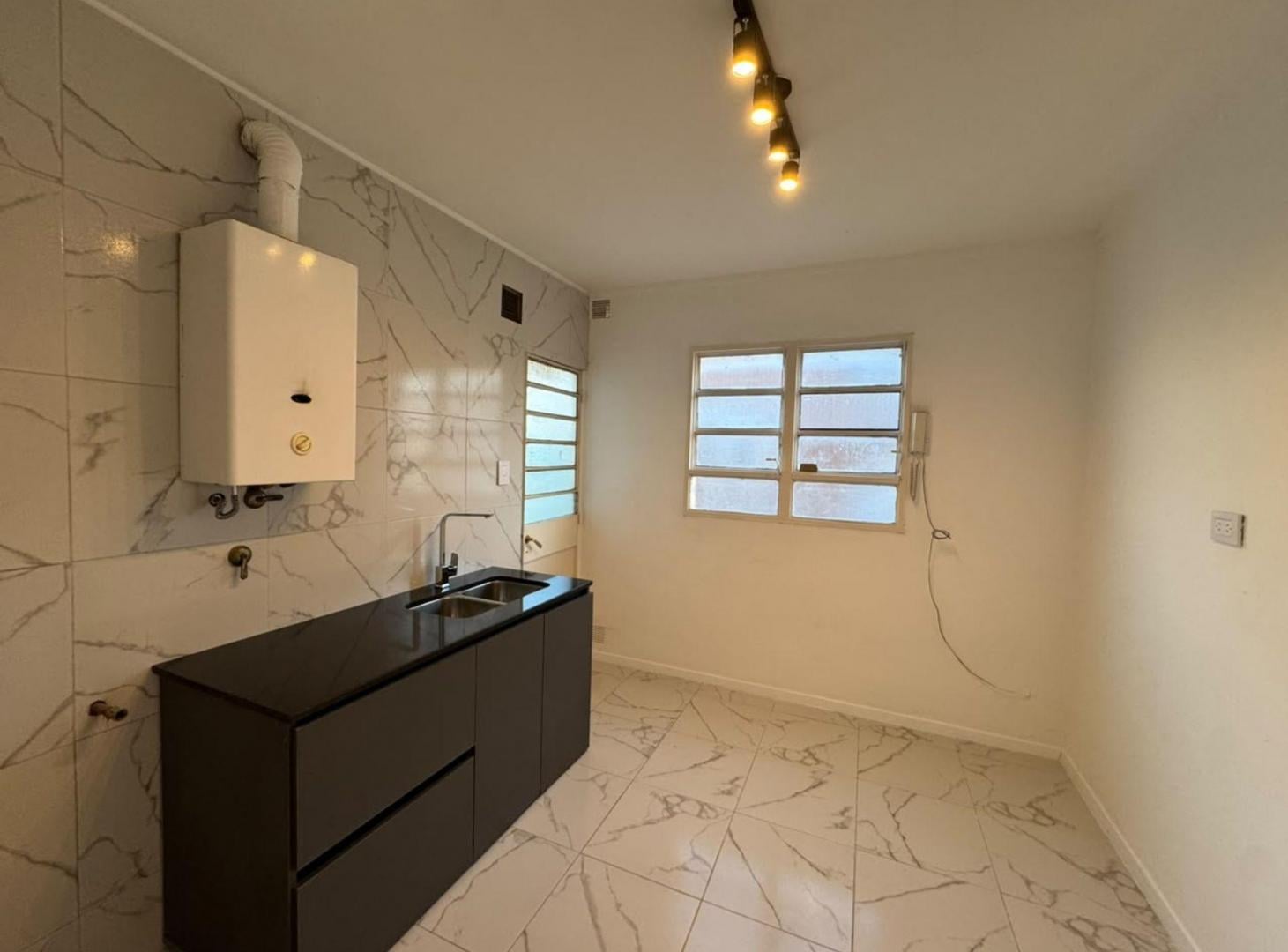 Foto de DPTO OPORTUNIDAD RENOVADO NUEVO 2 DORM C COCHERA, imagen 1