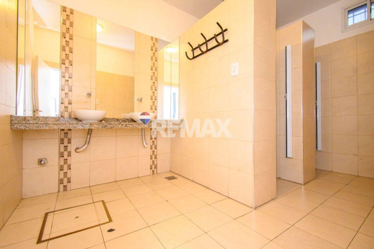 Foto de ALQUILER LOCAL COMERCIAL MODERNO Y CENTRICO, imagen 4