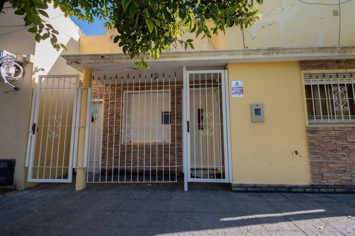 Foto de Venta CASA CON PILETA EXCELENTE UBICACION, imagen 5