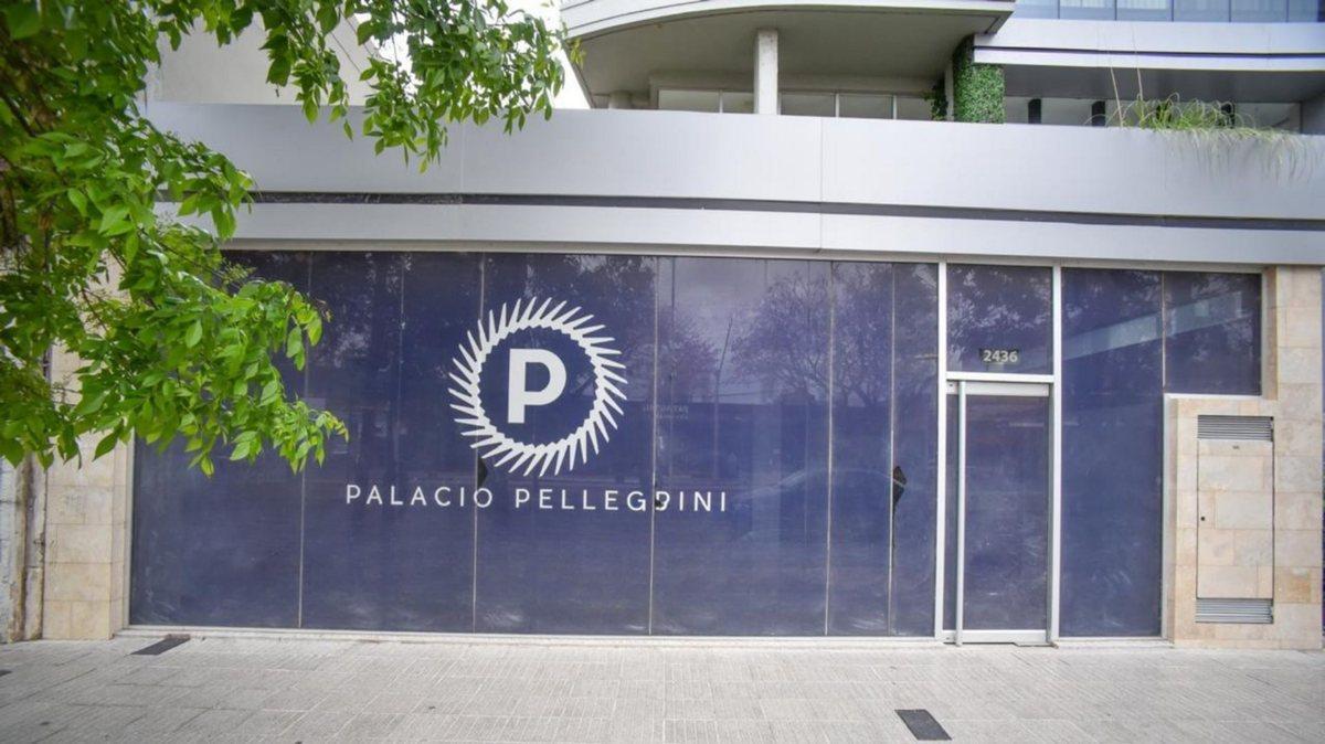 Foto de LOCAL COMERCIAL BOULEVARD PELLEGRINI Y RIVADAVIA, imagen 2