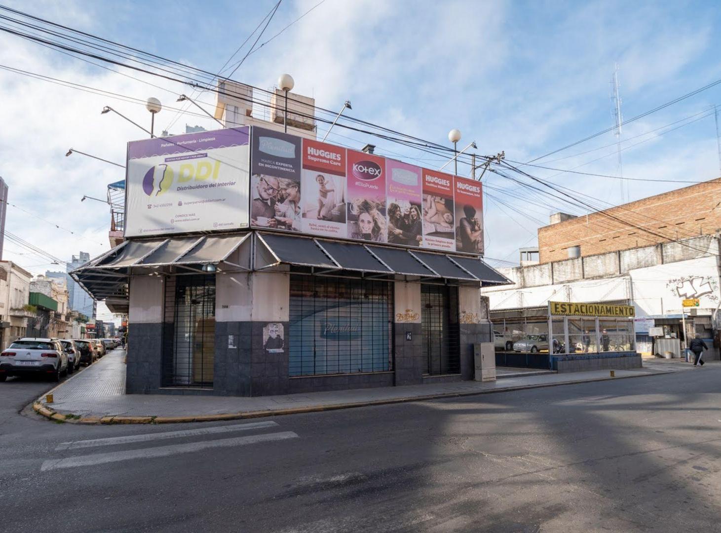 Foto de Gran inmueble con 2 locales comerciales y vivienda, imagen 1