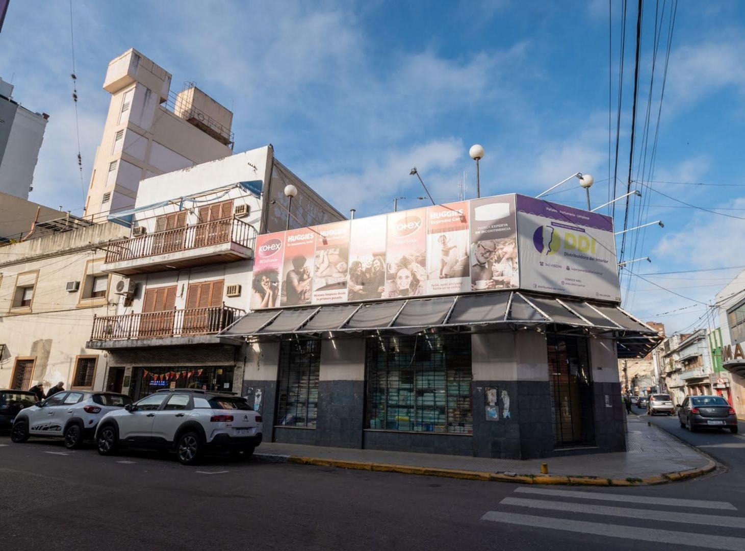 Foto de Gran inmueble con 2 locales comerciales y vivienda, imagen 2