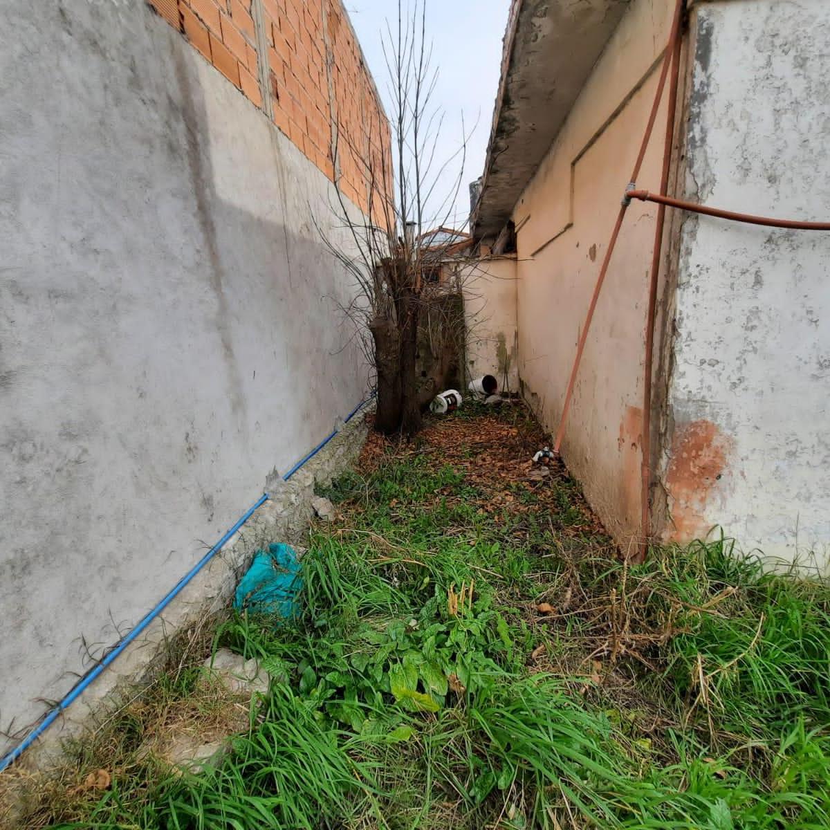 Dos Locales con Terreno esquina.¡Oport! F. de La Plaza 6714 1
