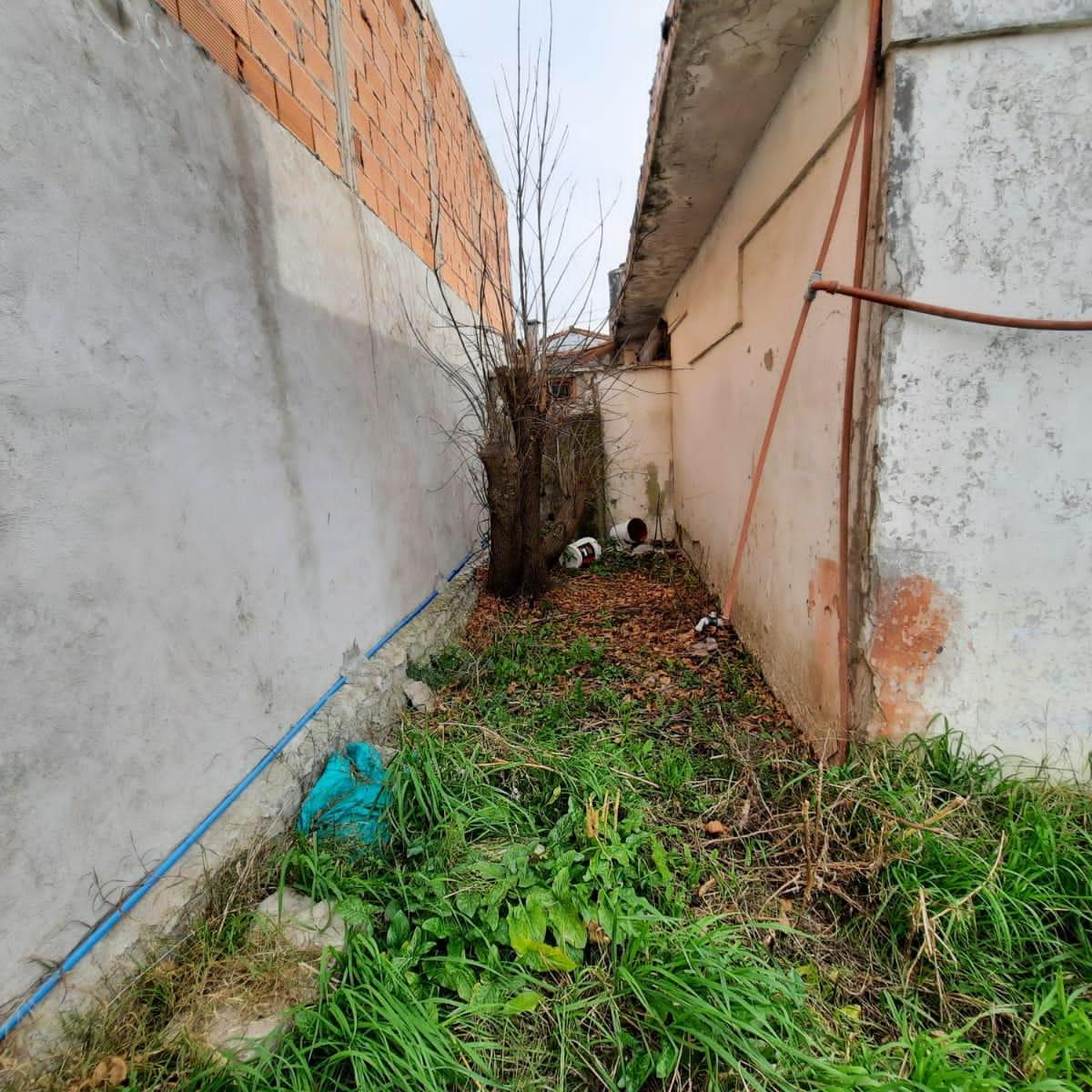 Dos Locales con Terreno esquina.¡Oport! F. de La Plaza 6714 4