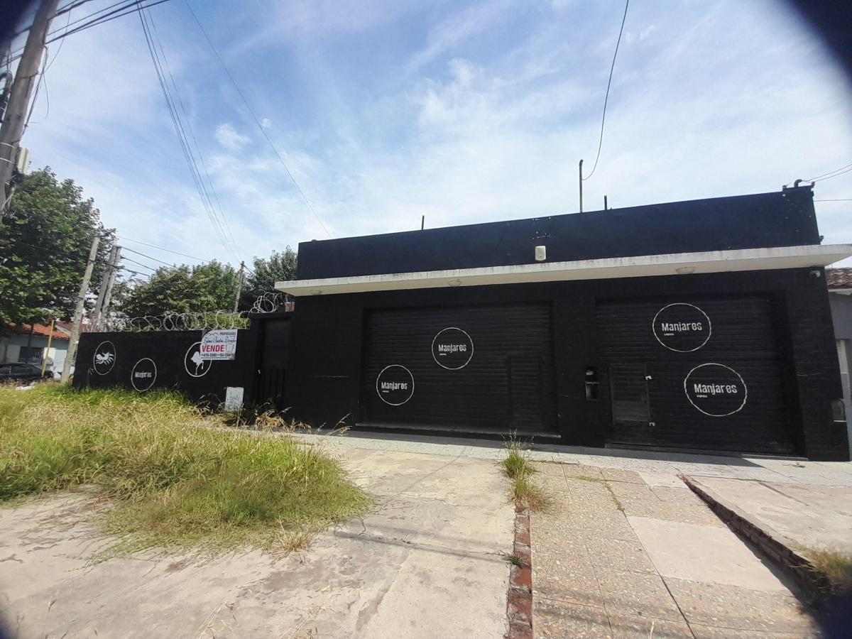 Dos Locales con Terreno esquina.¡Oport! F. de La Plaza 6714 5