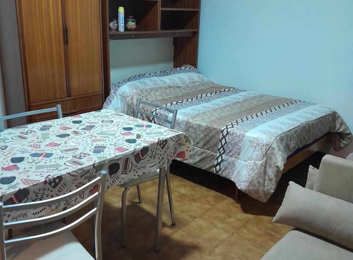 1 Ambiente lateral abierto. Alquiler x día semana. La Perla