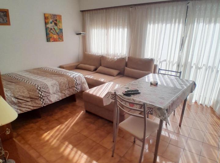 Foto de 1 Ambiente lateral abierto. Alquiler x día semana. La Perla, imagen 3