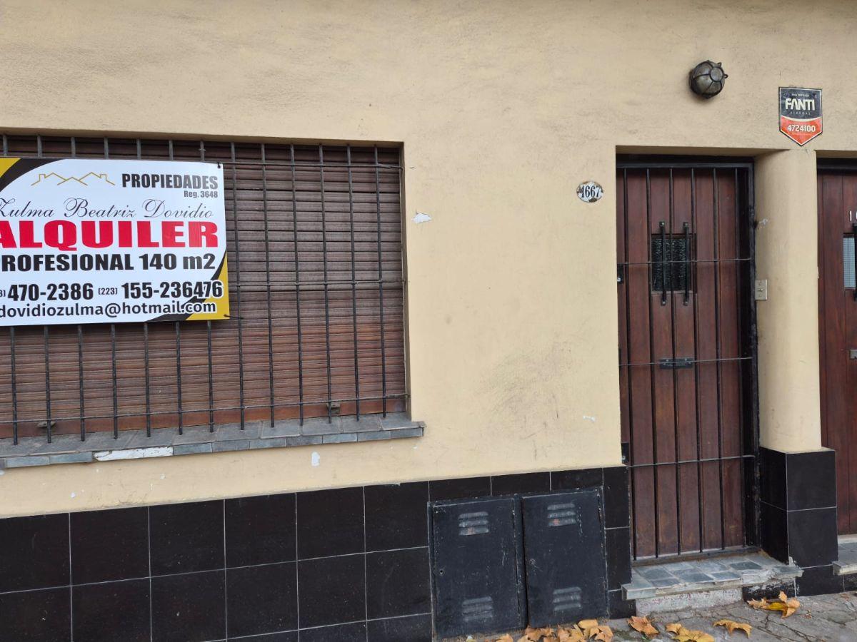 PH 5 Ambientes, Coch. 2 baños, ALQUILER USO PROFESIONAL. Funes y Av. Luro