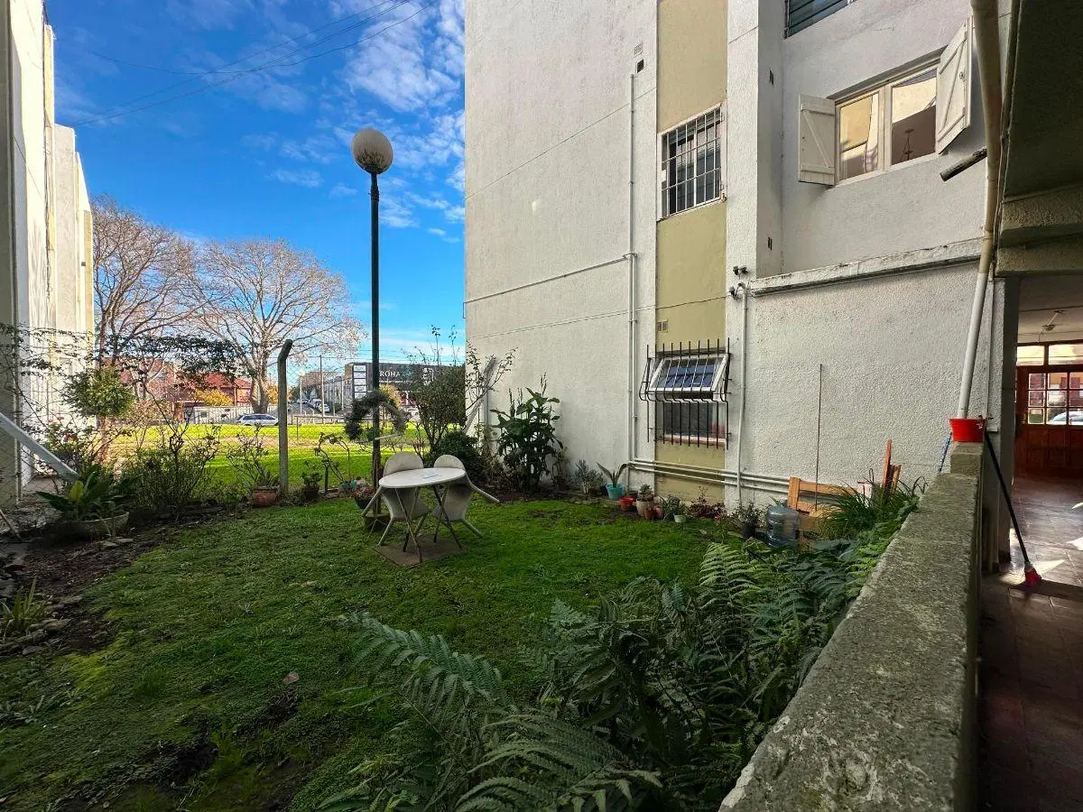3 Ambientes a la calle, PB. Barrio San Carlos 3