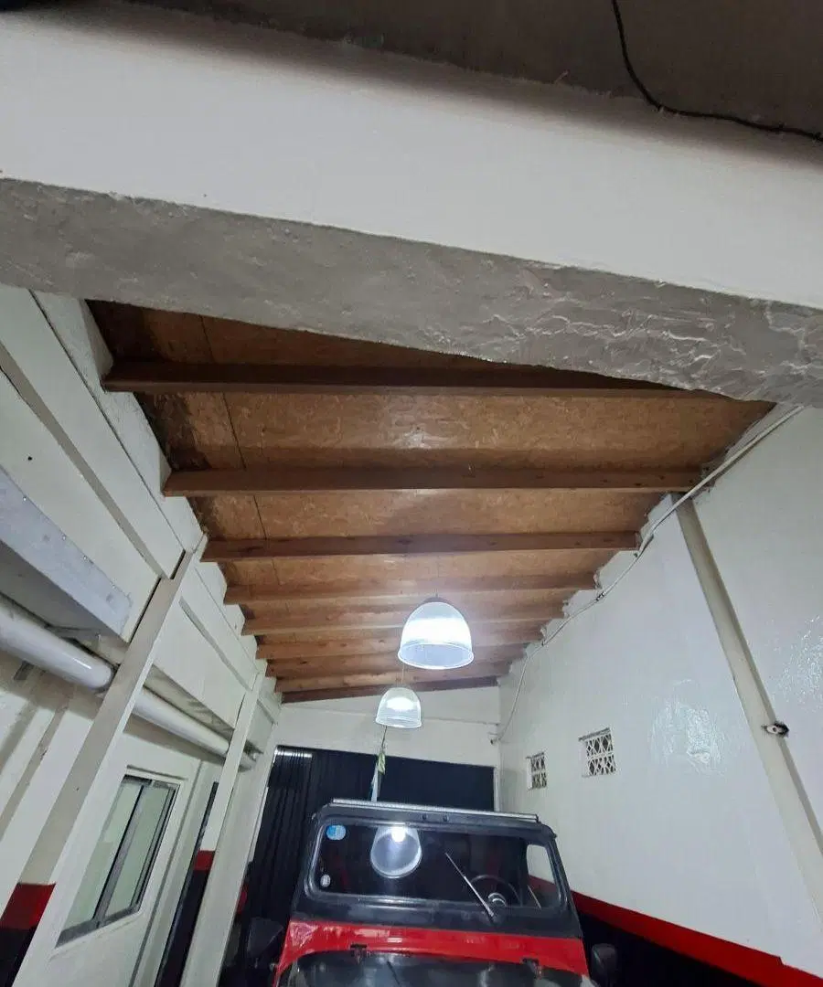 Local comercial frente vidriado con persiana metálica, Av. Colón al 7200 5