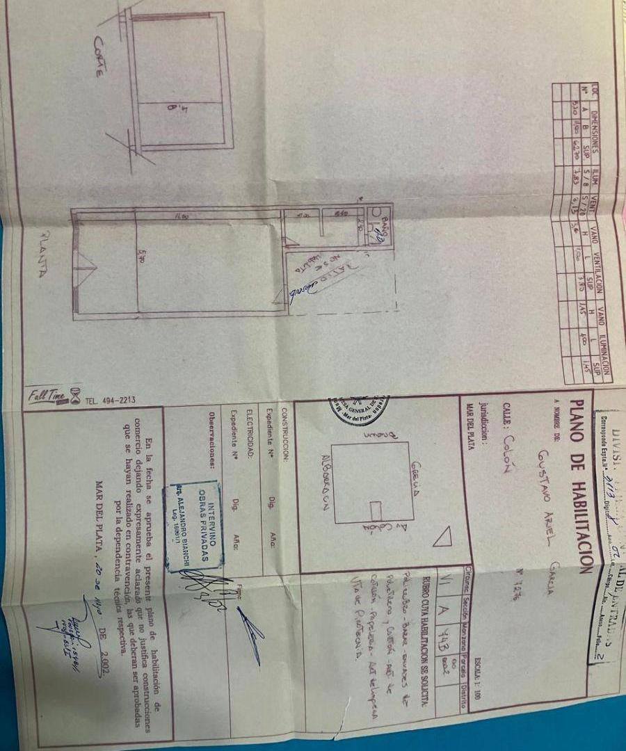 Local comercial frente vidriado con persiana metálica, Av. Colón al 7200