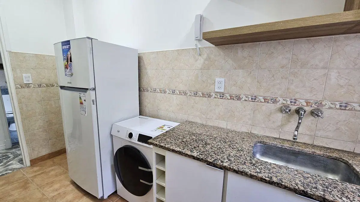 Un Ambiente Dividido, Cocina Separada. Todo equipado. Plaza Colón 8