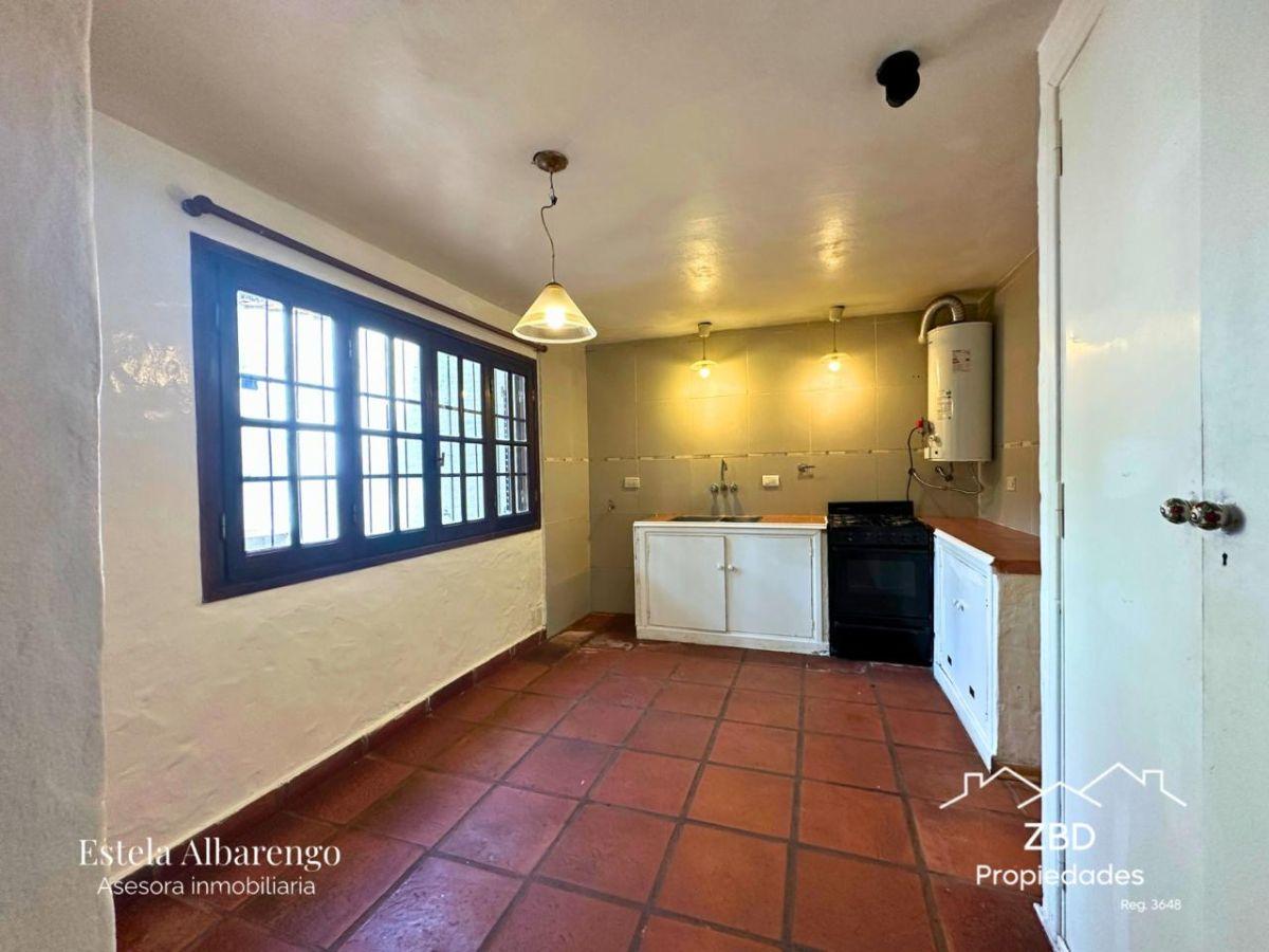 Foto de Chalet en dos Plantas, gran parque, entrada para varios vehículos, imagen 1