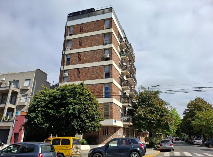 Venta Oportunidad 3 Ambientes en Pb Av Constituyentes Apto Prof. o Vivienda 4