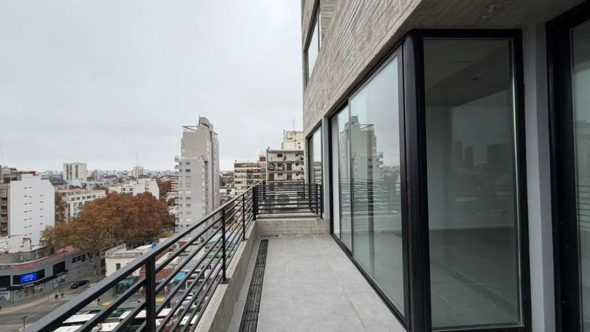 VENTA Excelente 2 ambientes a estrenar con balcón y dormitorio en suite. Inmejorable vista. Núñez 1