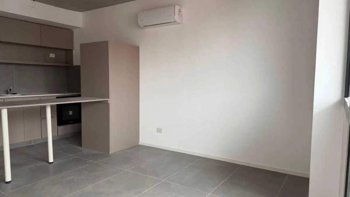 VENTA Monoambiente a estrenar en piso alto con excelente luz. Núñez 5