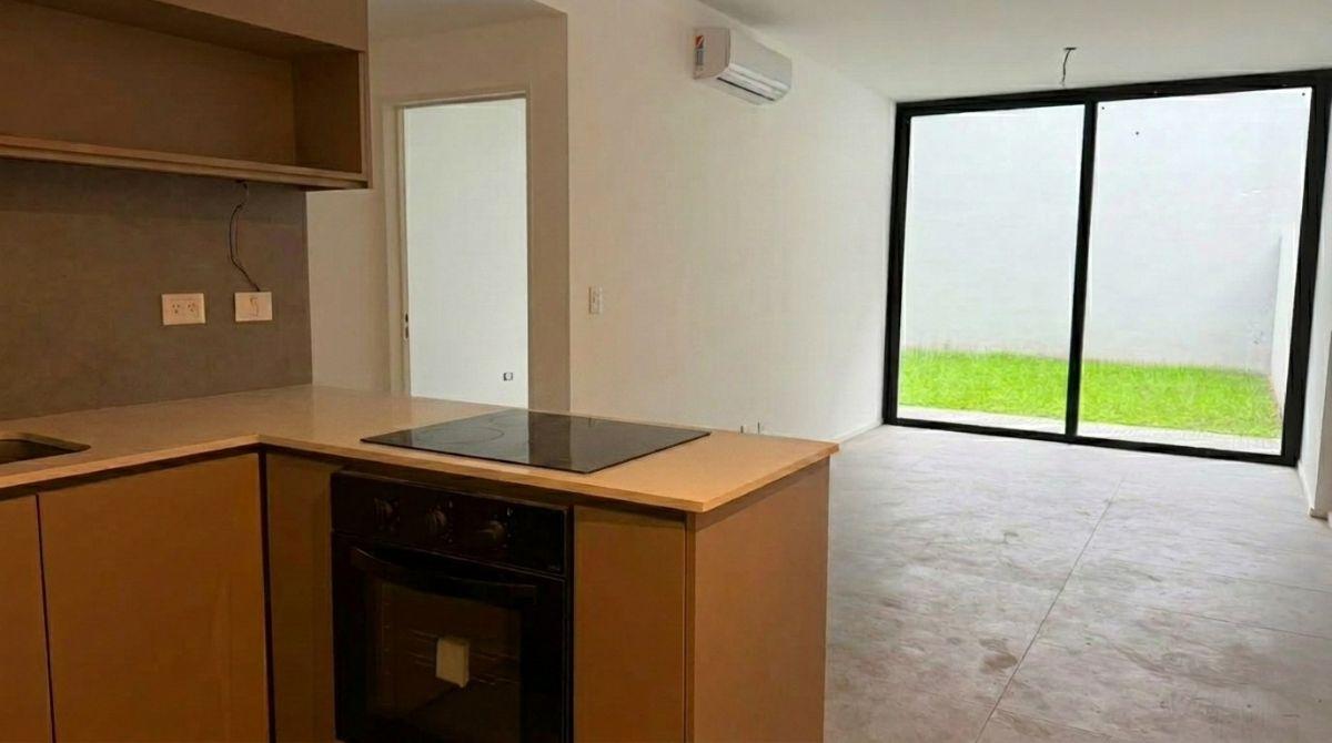 Foto de VENTA Excelente 2 ambientes con jardín propio y dormitorio en suite a, imagen 1