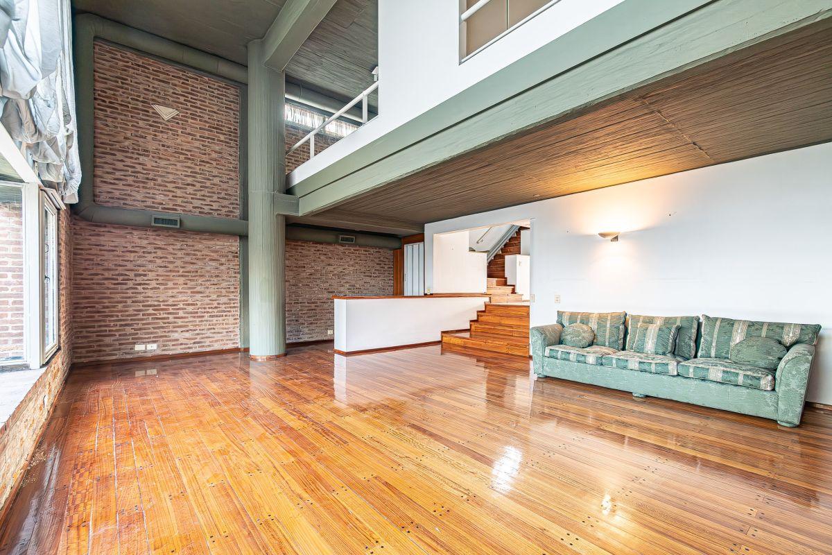 Foto de VENTA Imponente Dúplex 4 ambientes, escritorio, balcón terraza, cochera, imagen 1