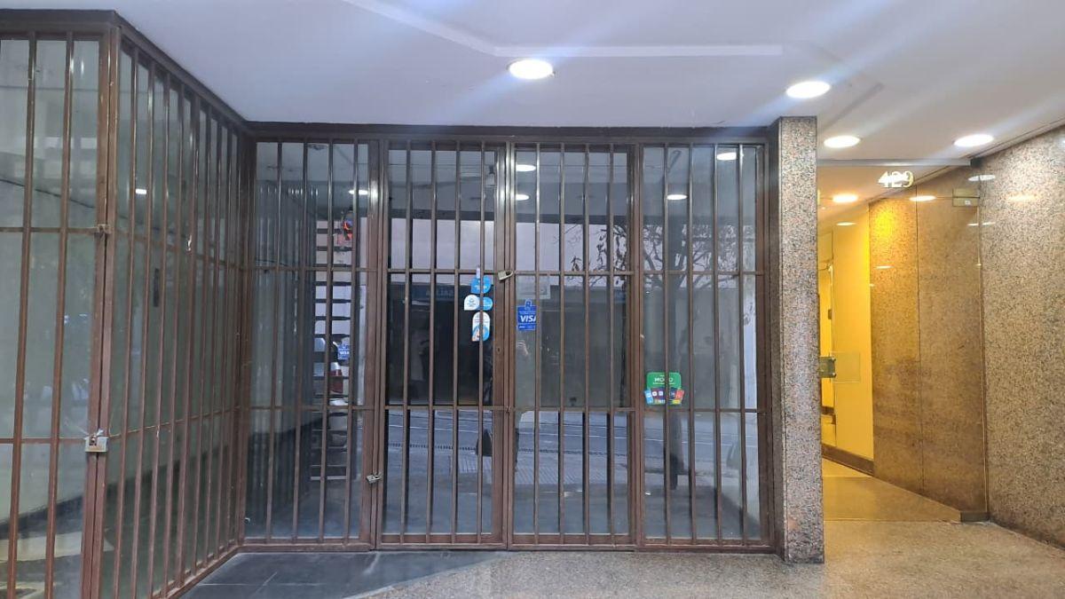 Foto de ALQUILER Local de 413 m² (200m en planta baja y 213 en Subsuelo) Apto, imagen 3