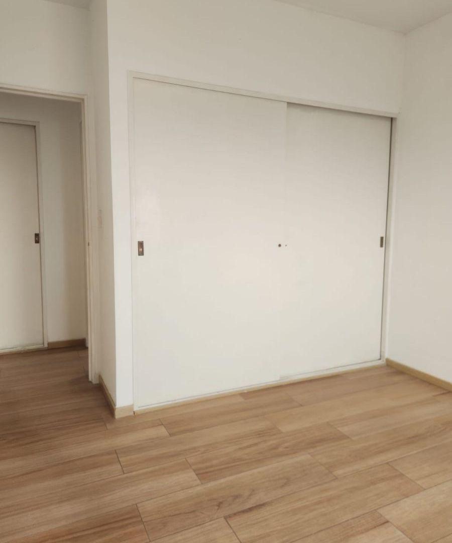 Foto de Hermoso departamento de 3 ambientes con balcón!! Vig. 24hs. Opcion, imagen 5