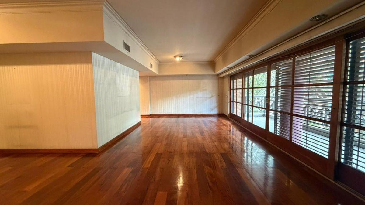 Foto de VENTA Piso de 5 Ambientes con Dependencia + 2 Cocheras Fijas – Bajas, imagen 5