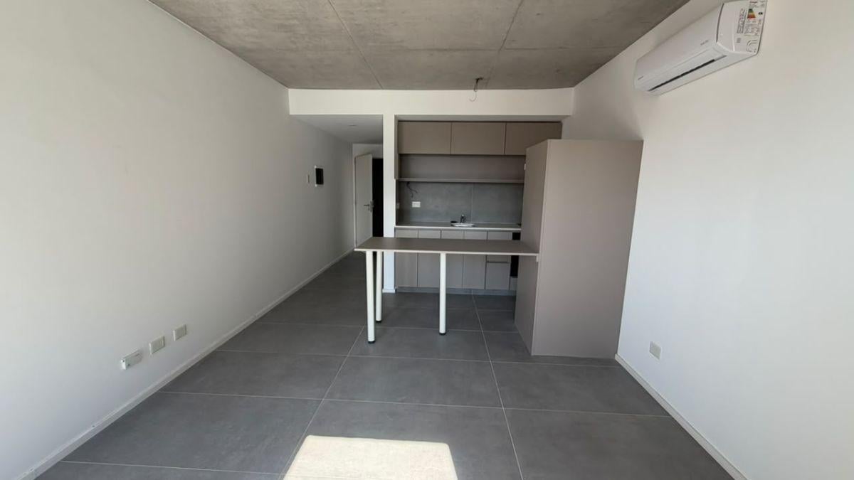 Foto de VENTA Monoambiente al frente con balcón en Núñez, imagen 2