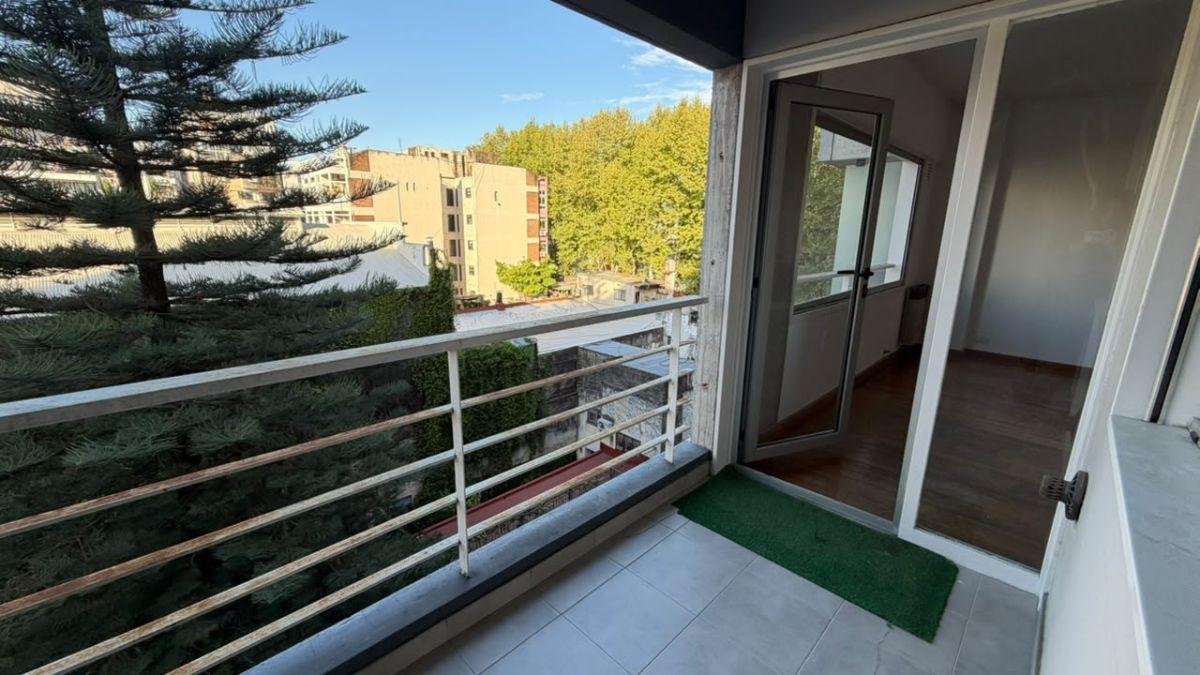 Foto de ALQUILER 2 ambientes con balcón y dormitorio en suite al contrafrente, imagen 1