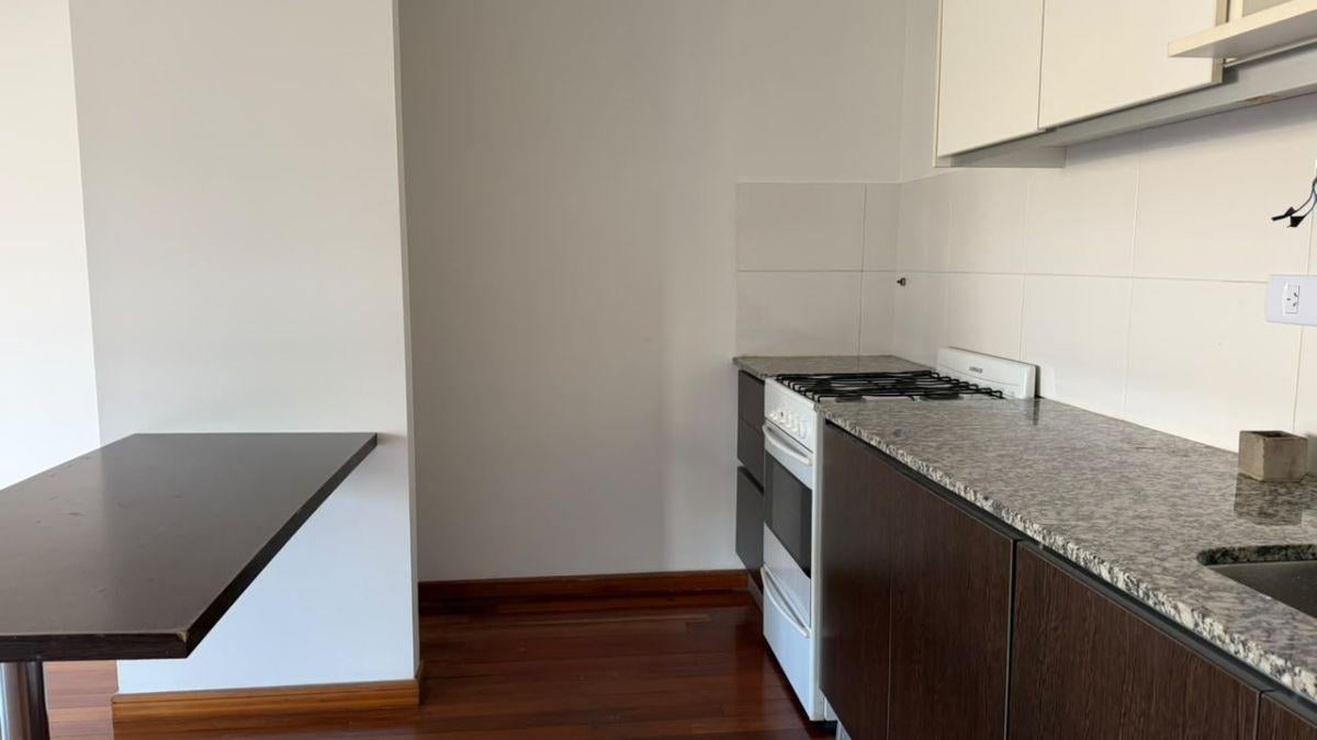 Foto de ALQUILER 2 ambientes con balcón y dormitorio en suite al contrafrente, imagen 5