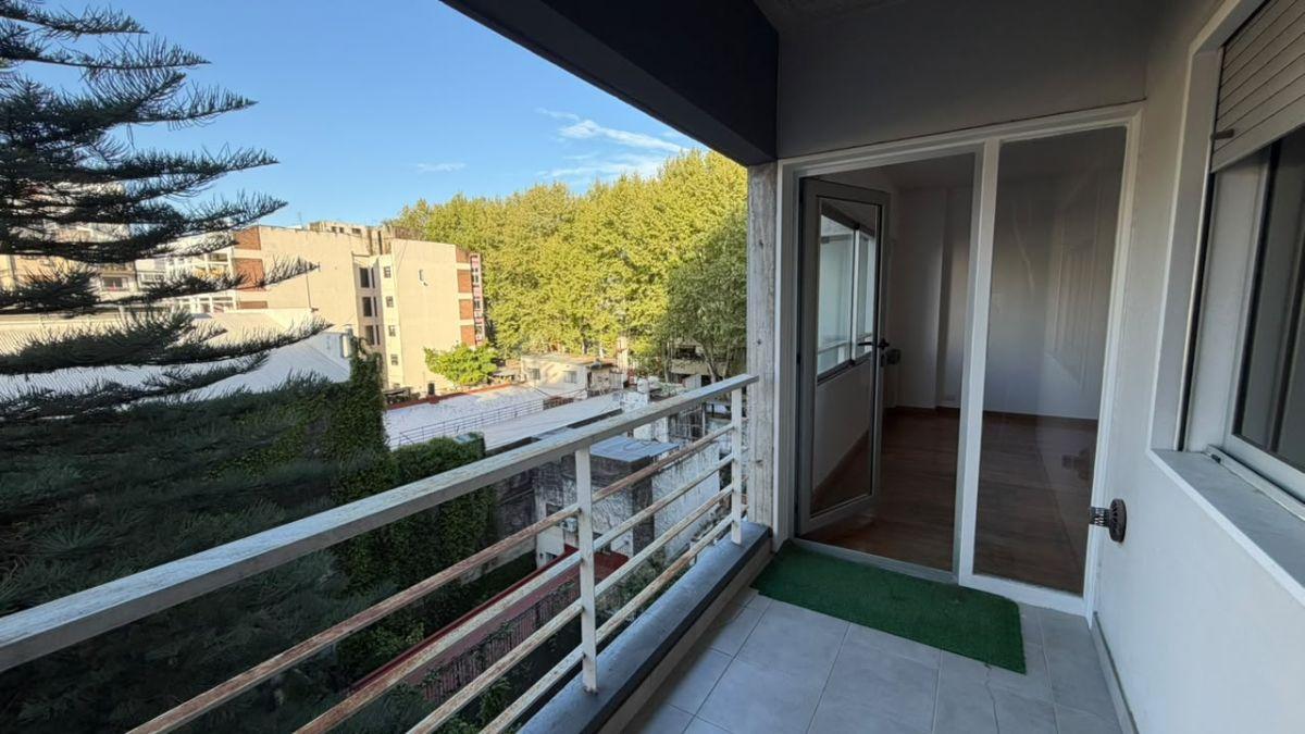 Foto de ALQUILER 2 ambientes con balcón y dormitorio en suite al contrafrente, imagen 3