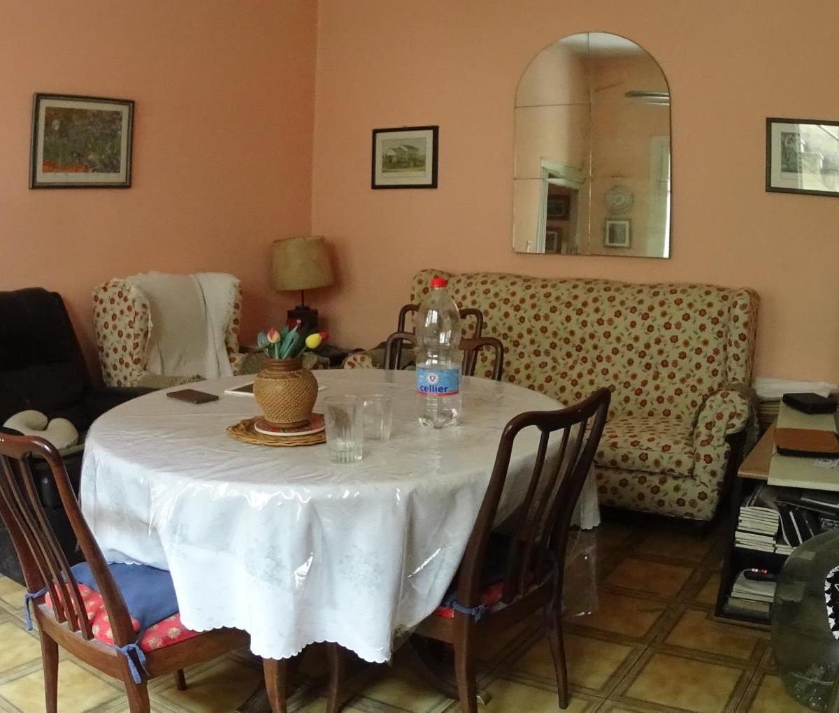 Casa de 6 Ambientes en Venta en Parque Centenario 3